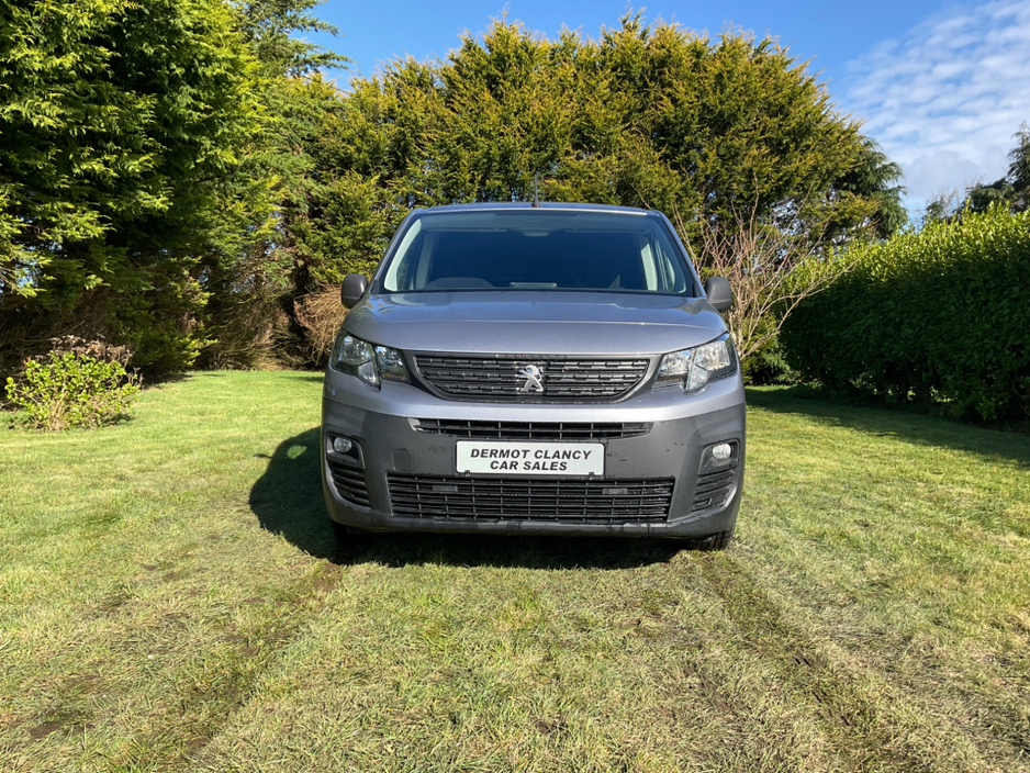 2019 Peugeot Partner - image 2
