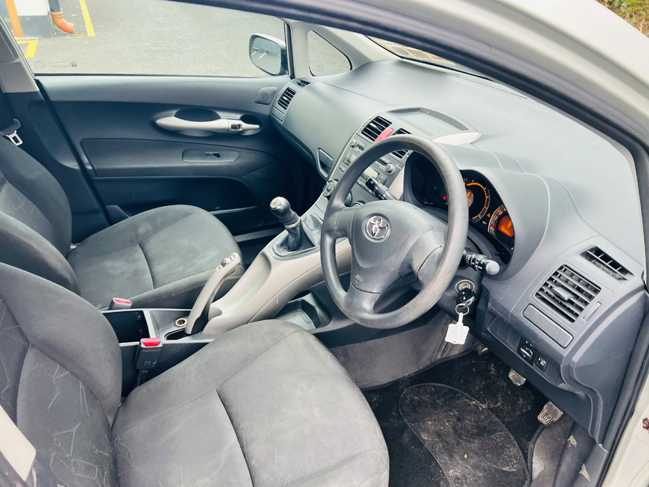 2009 Toyota Auris - image 17