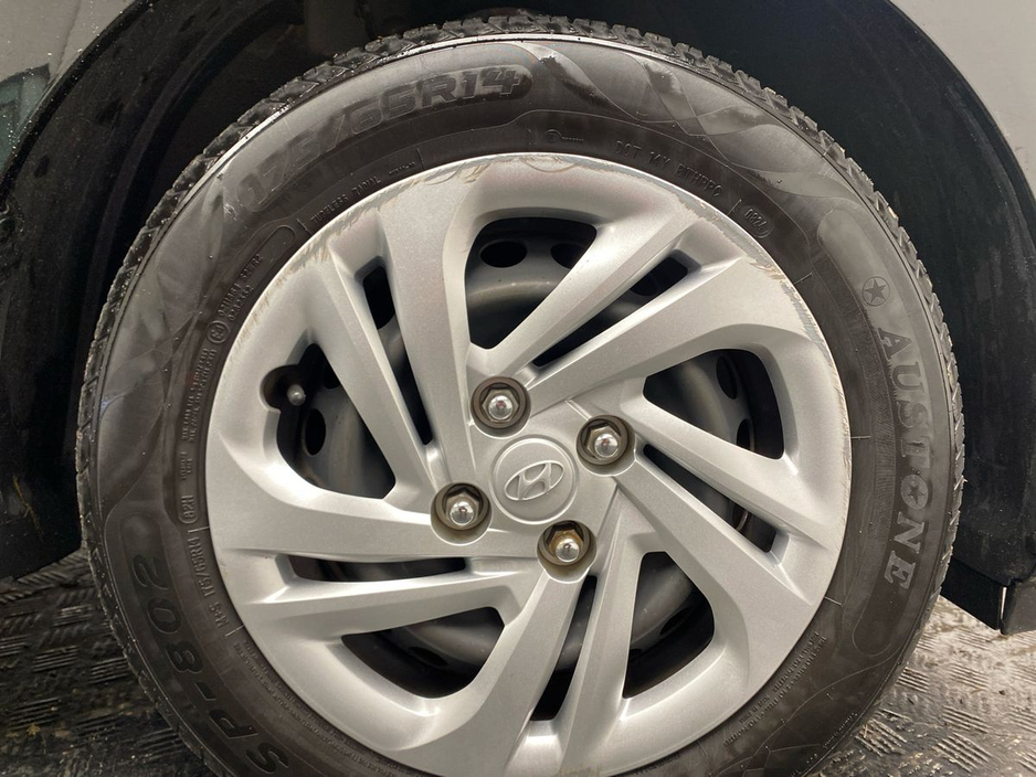 2022 Hyundai i10 - image 5