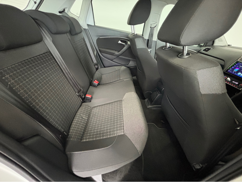 2014 Volkswagen Polo - image 9