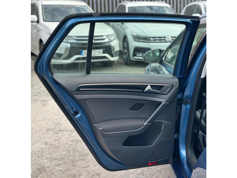 2013 Volkswagen Golf - image 12