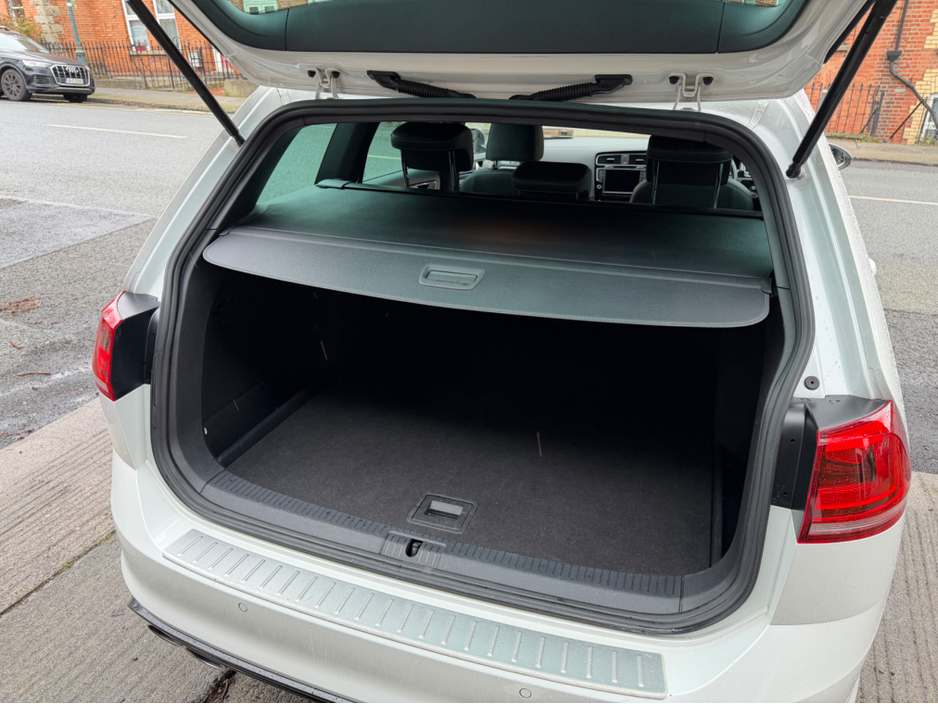 2016 Volkswagen Golf - image 31