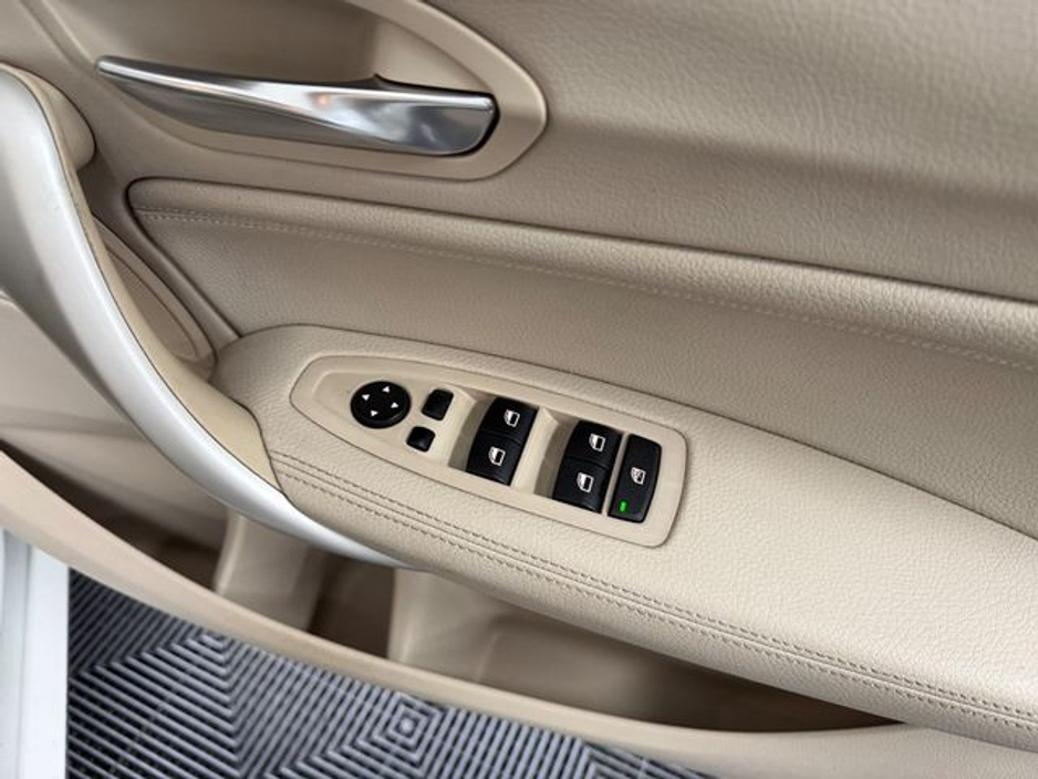 2014 BMW 1 Series - image 12