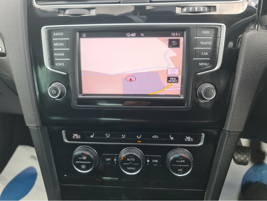 2017 Volkswagen Golf - image 11