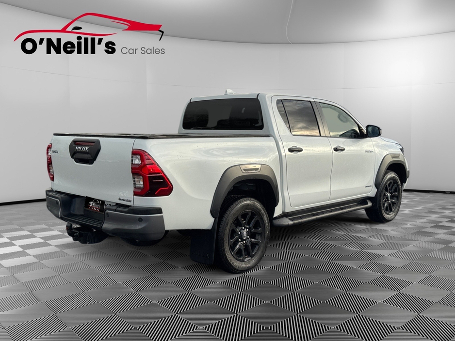 2025 Toyota Hilux *NO VAT* 2.8 INVINCIBLE  AUTO #332 €57,999