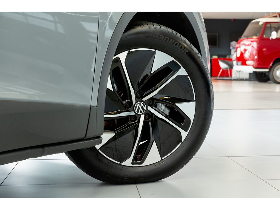 2023 Volkswagen ID.4 - image 9