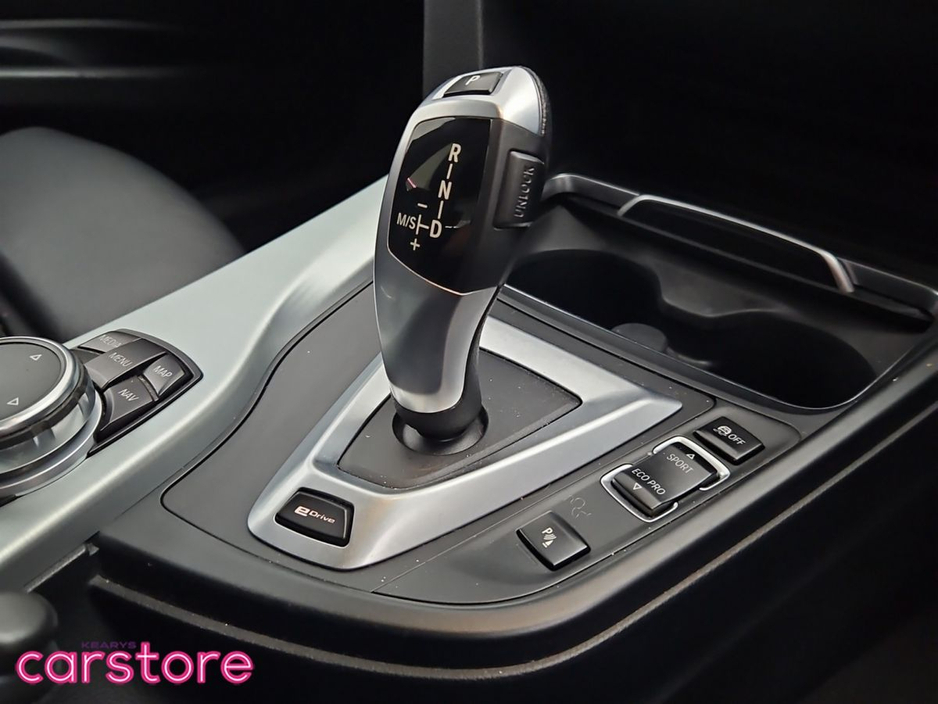 2016 BMW 3 Series - image 20