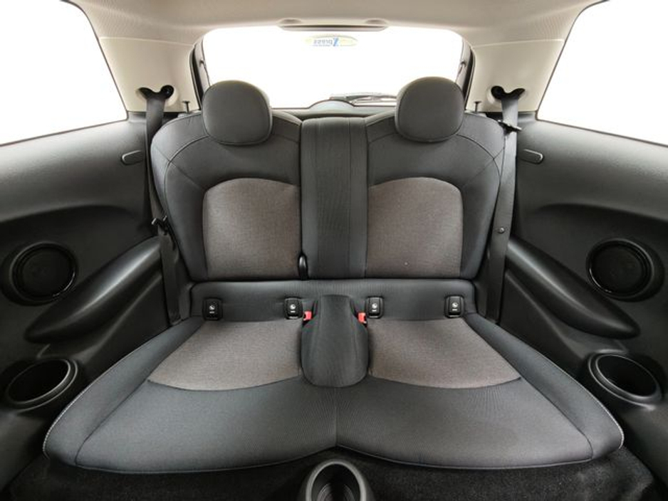 2017 MINI Cooper D - image 18