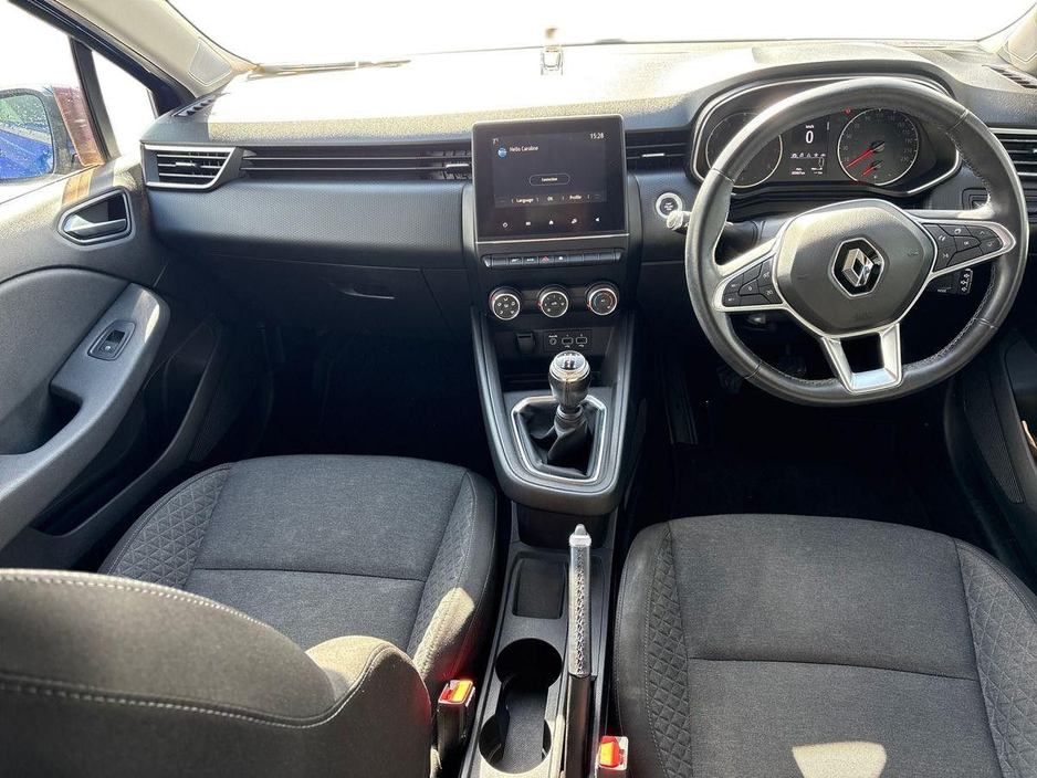 2020 Renault Clio - image 2