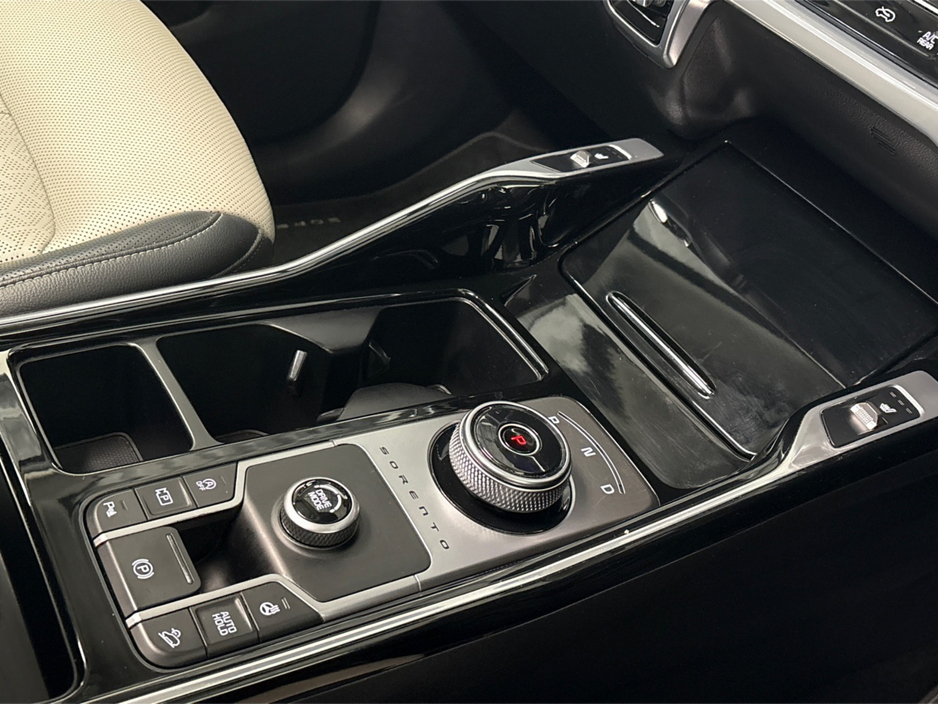 2023 Kia Sorento - image 16