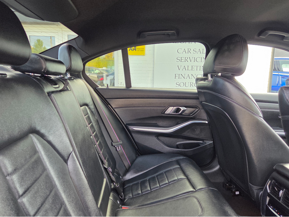 2021 BMW 3 Series - image 10