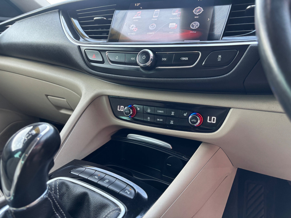 2017 Opel Insignia - image 8