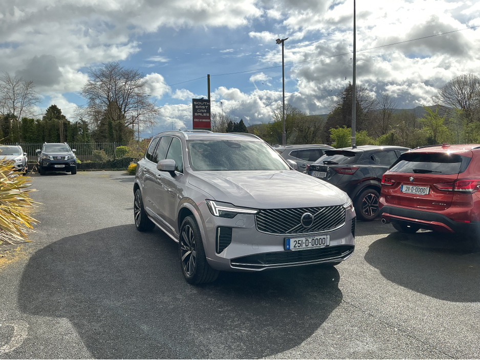 2025 Volvo XC90 - image 3