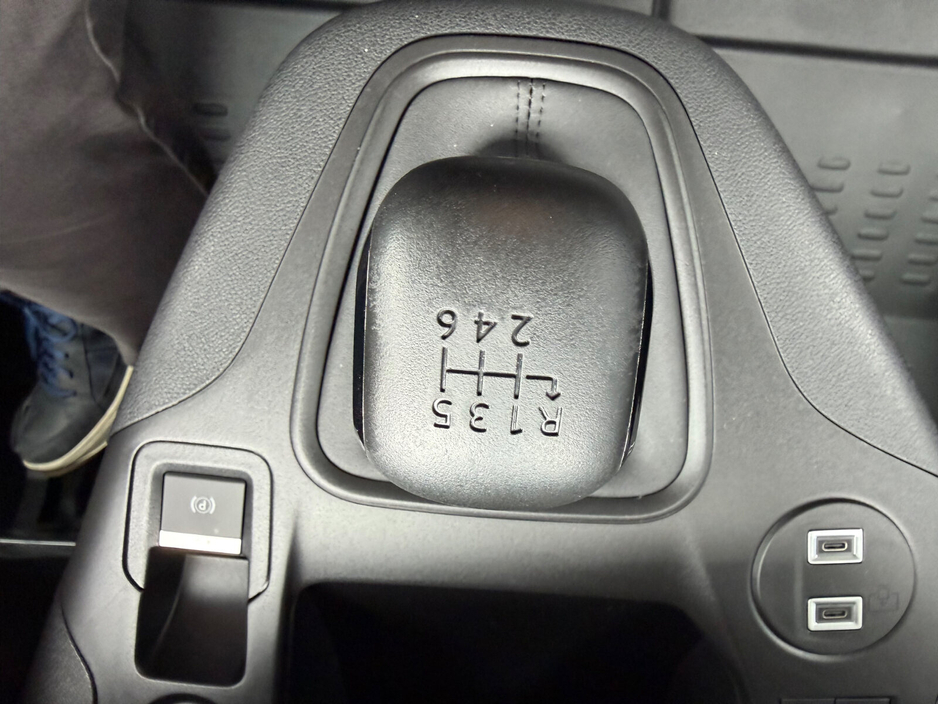 2026 Peugeot Partner - image 10