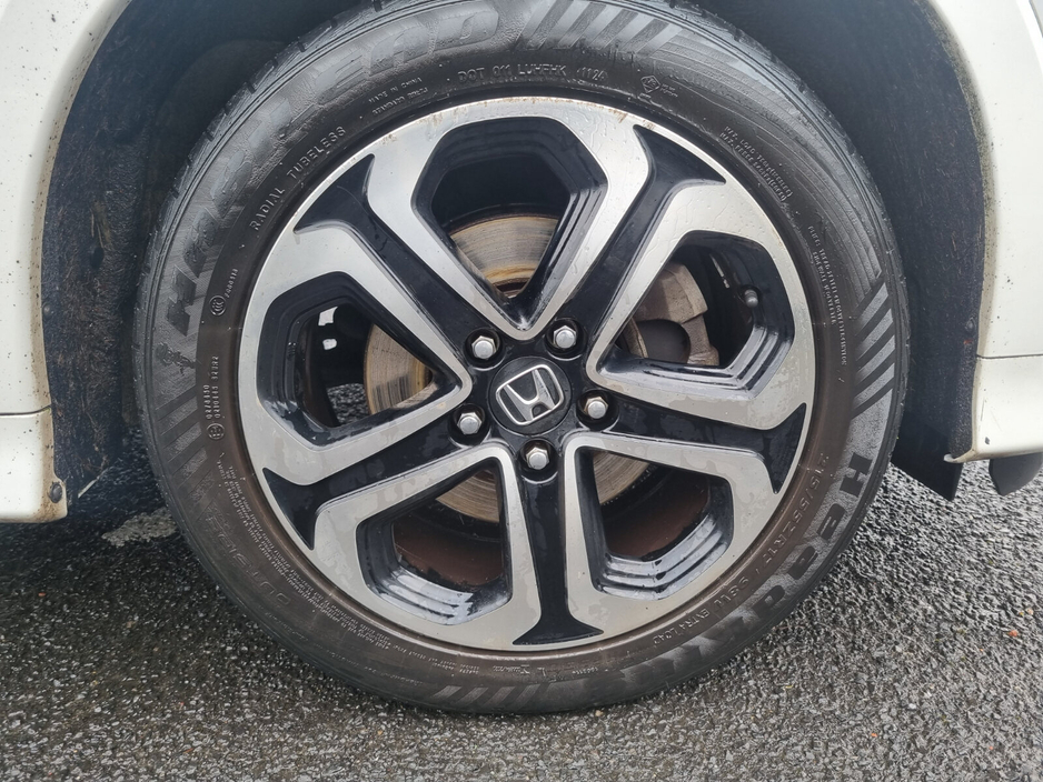 2015 Honda Vezel - image 13