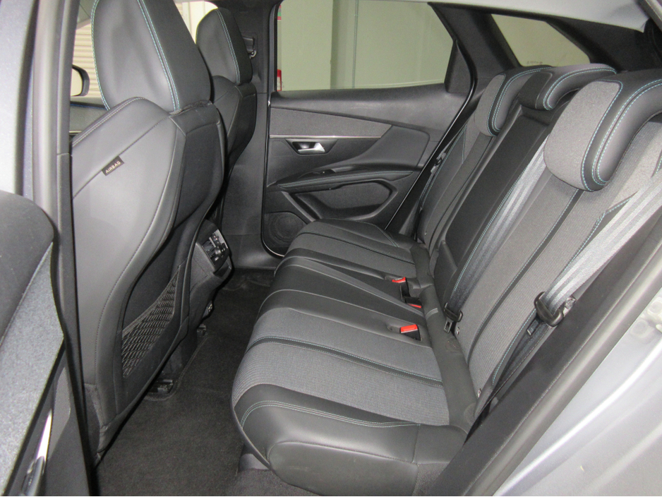 2021 Peugeot 3008 - image 12
