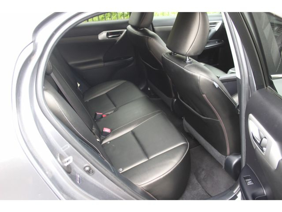 2013 Lexus CT 200 h - image 10