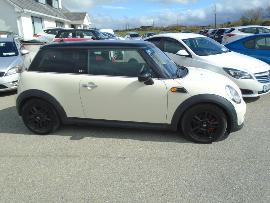 2011 MINI Hatch - image 5