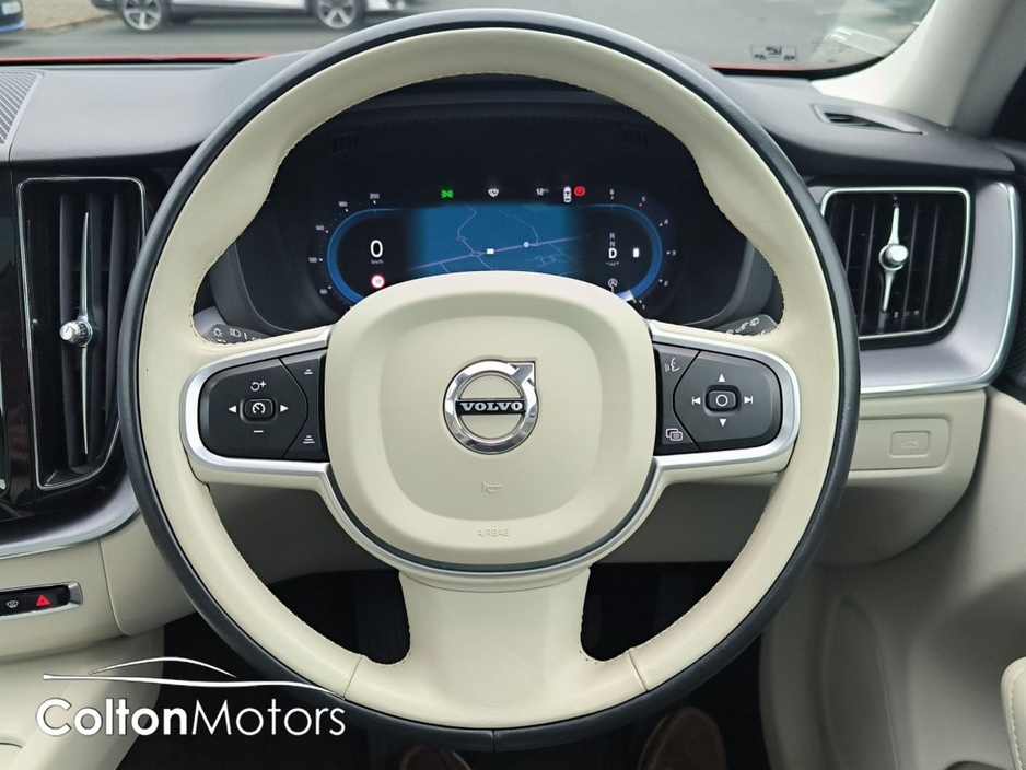 2022 Volvo XC60 - image 17