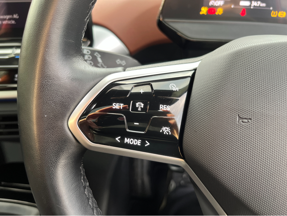 2022 Volkswagen ID.4 PRO TECH 77KWH //MASSIVE SPEC//HEATED ELECTRIC MEMORY MASSAGE SEATS//PANORAMIC GLASS ROOF//HEAD UP DISPLAY//360 PARKING CAMERAS// €28,950