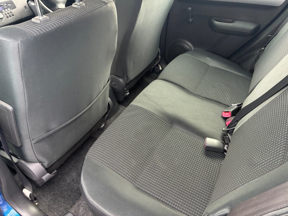 2007 Suzuki Swift - image 12