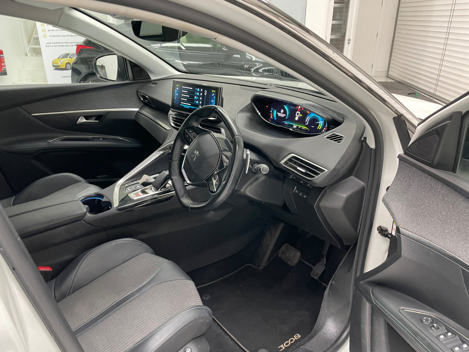2021 Peugeot 3008 - image 10