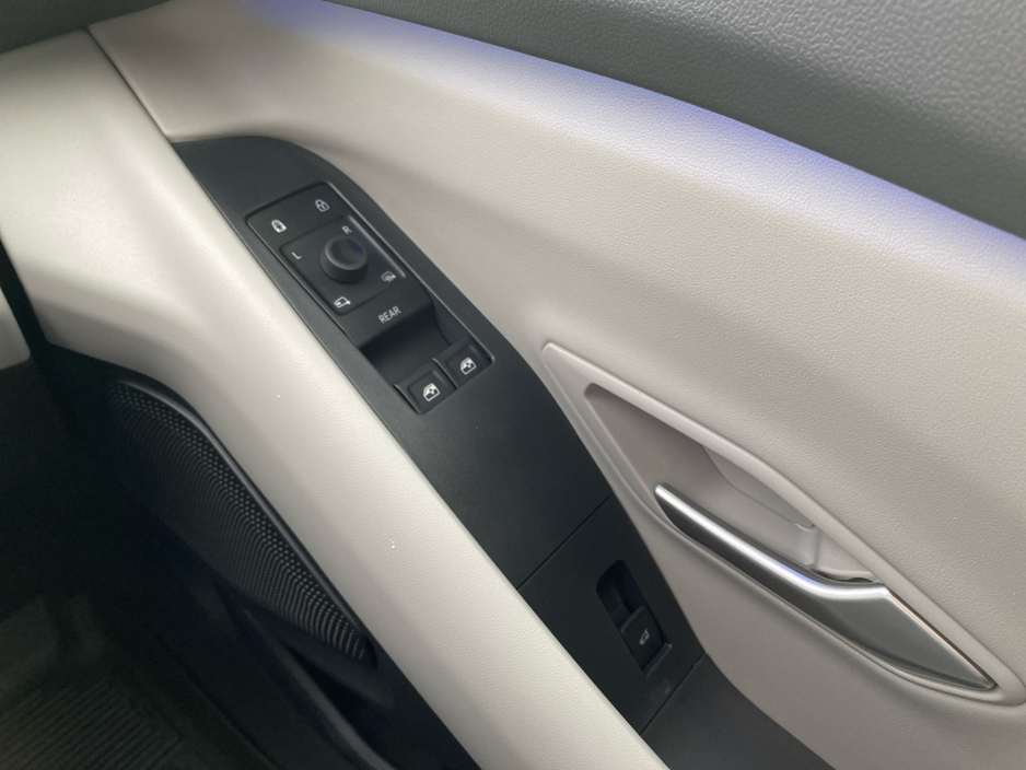 2026 Ford Capri - image 21