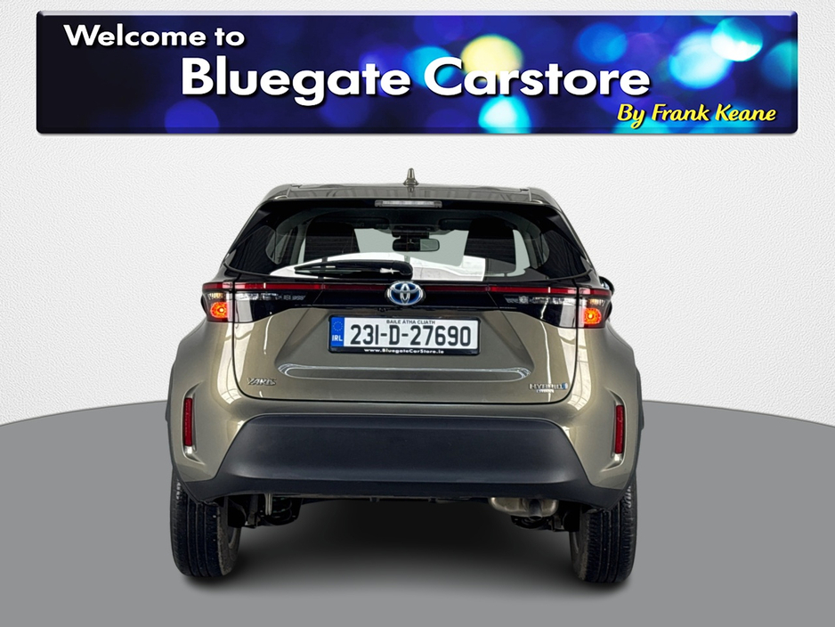 2023 Toyota Yaris Cross - image 3