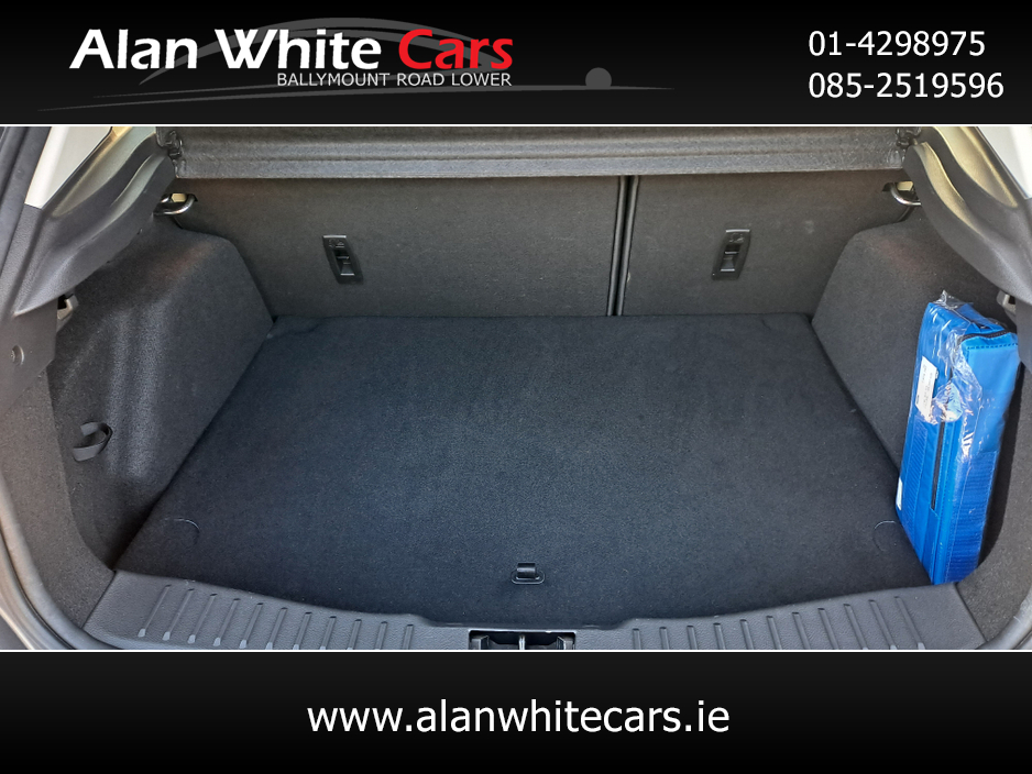 2016 Ford Focus - image 8