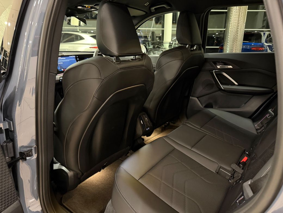 2025 BMW X1 - image 23