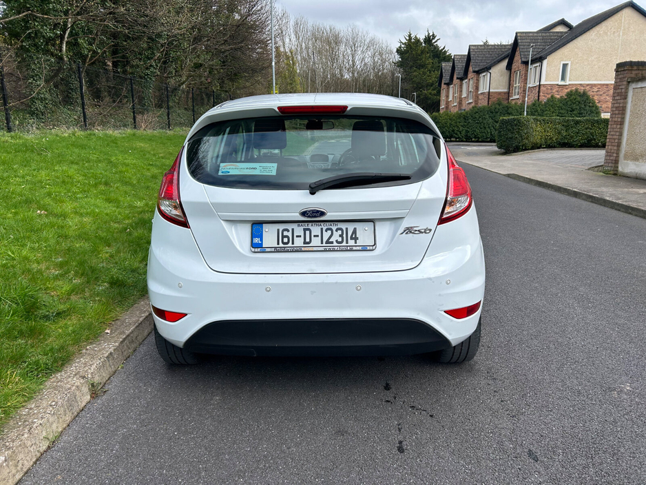 2016 Ford Fiesta - image 4