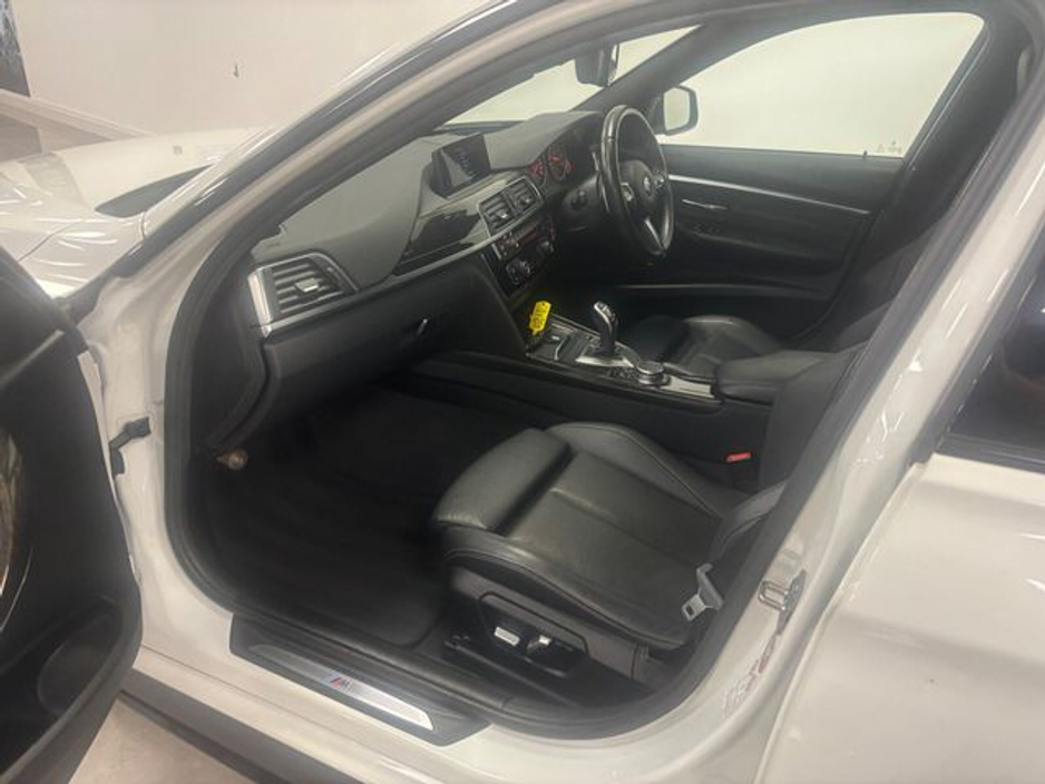 2015 BMW 3 Series - image 11