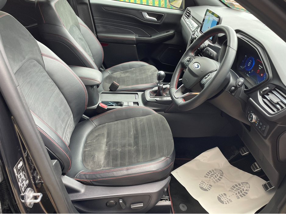 2022 Ford Kuga - image 9