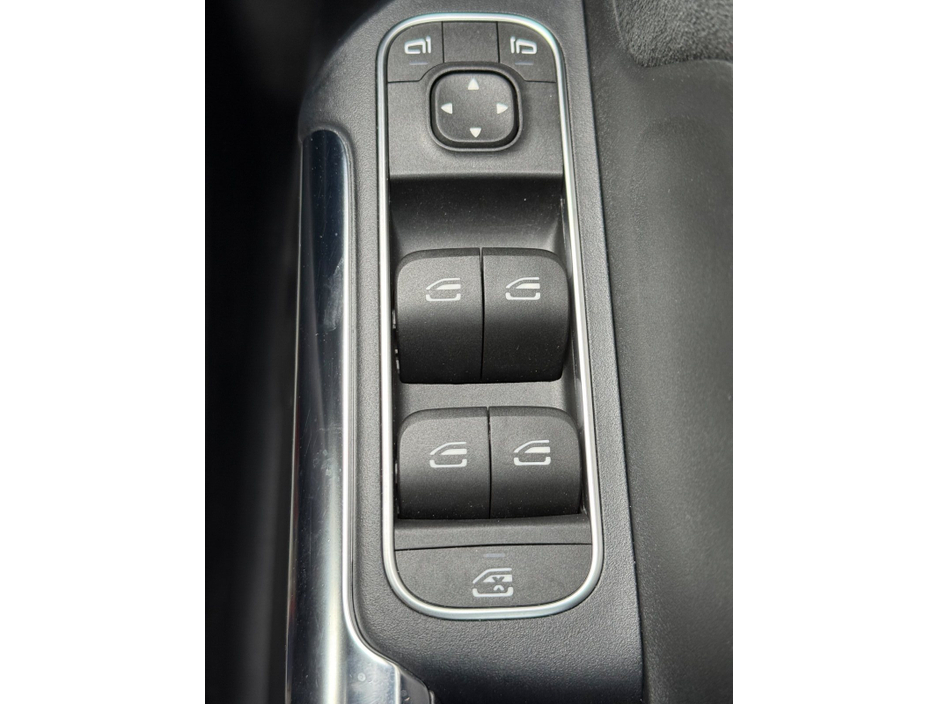 2021 Mercedes-Benz GLA Class - image 25