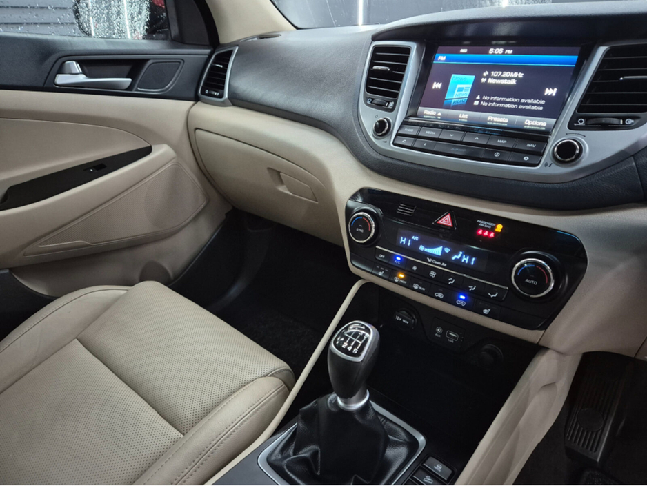 2017 Hyundai Tucson - image 10