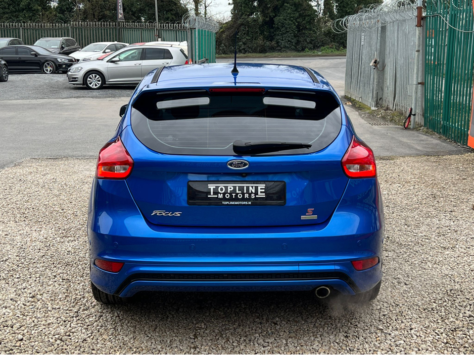 2015 Ford Focus - image 8