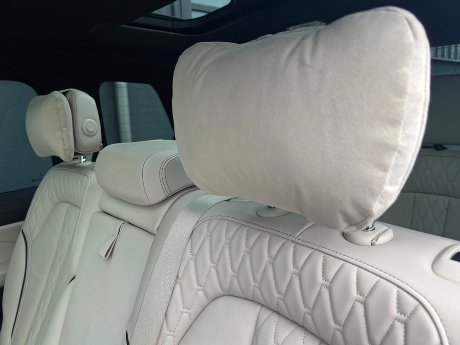 2021 BMW X7 - image 11