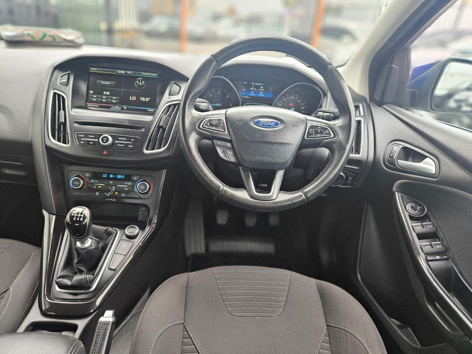 2016 Ford Focus - image 9