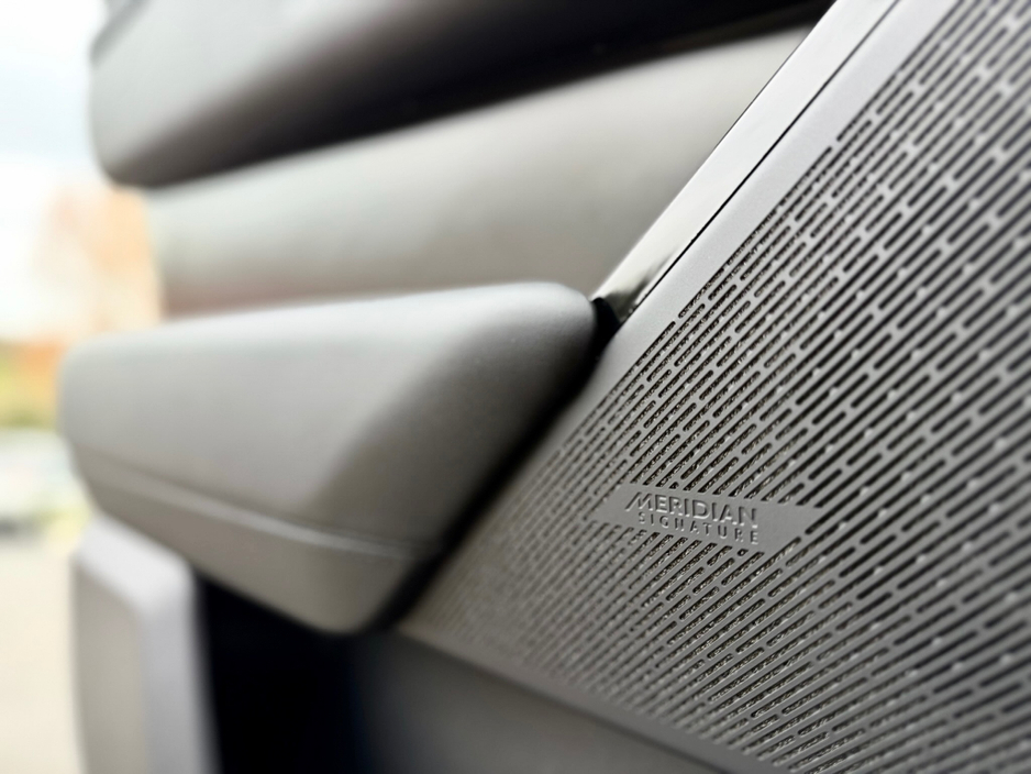 2024 Land Rover Range Rover Velar - image 13