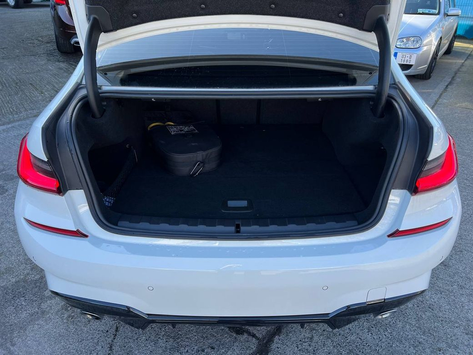 2021 BMW 3 Series - image 14