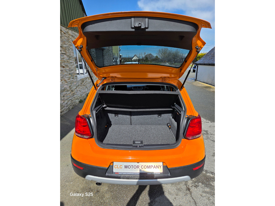 2012 Volkswagen Polo - image 8