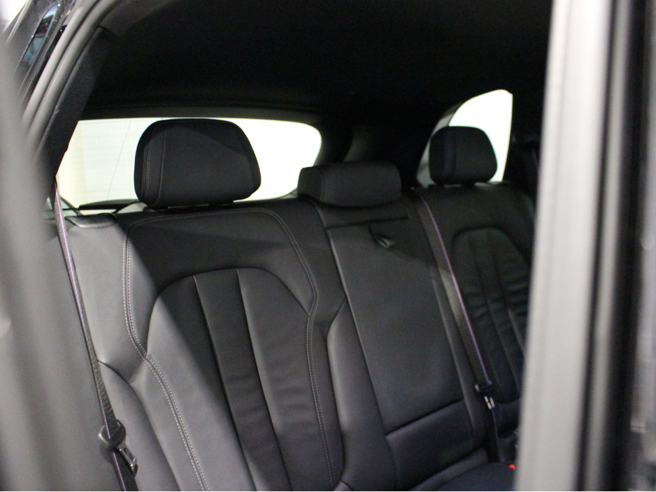 2021 BMW X5 - image 25