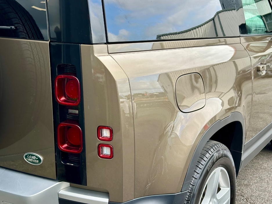 2023 Land Rover Defender - image 5
