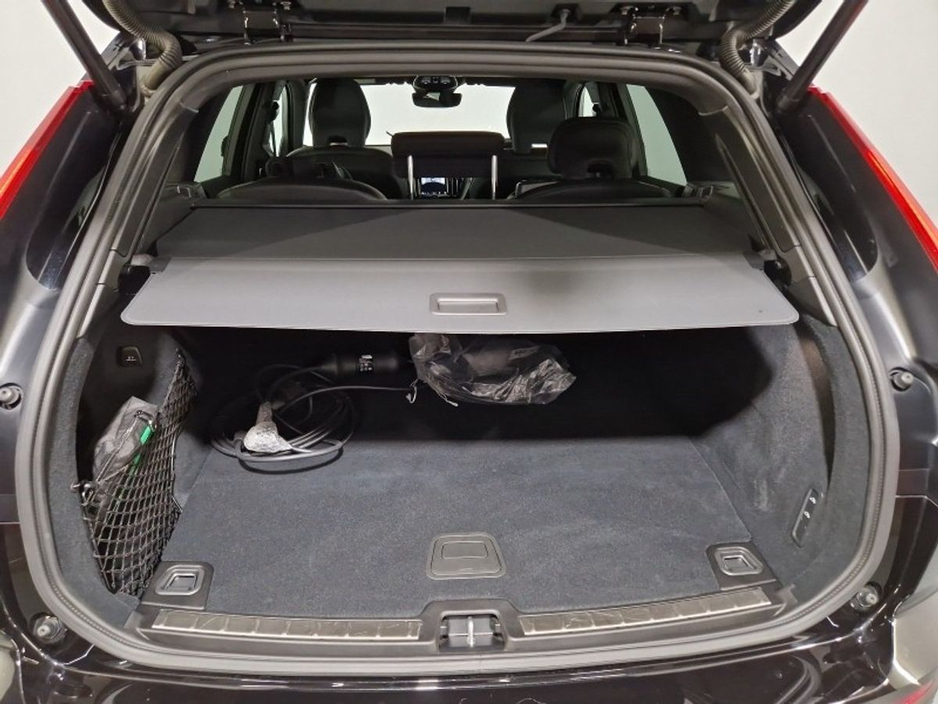 2025 Volvo XC60 T8 AWD PHEV Ultra Black Edition €71,950