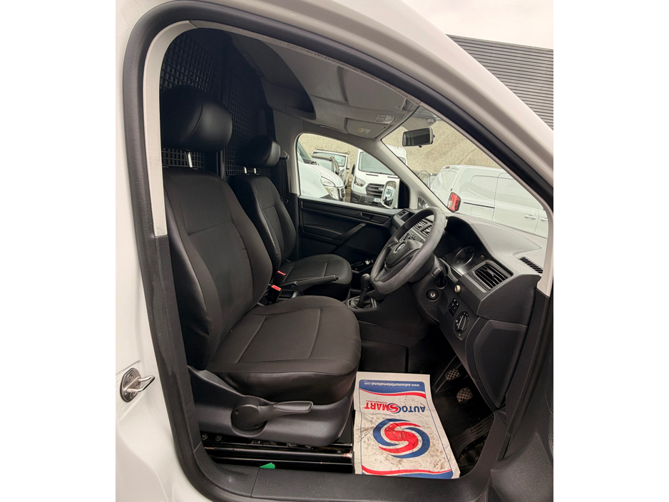 2019 Volkswagen Caddy - image 4