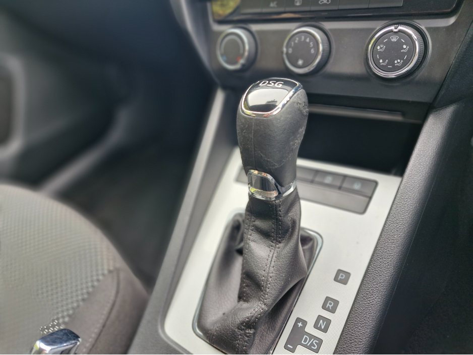 2016 Skoda Octavia - image 11