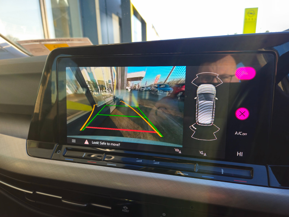 2022 Volkswagen Golf 2.0 TDI 115HP Life €24,950