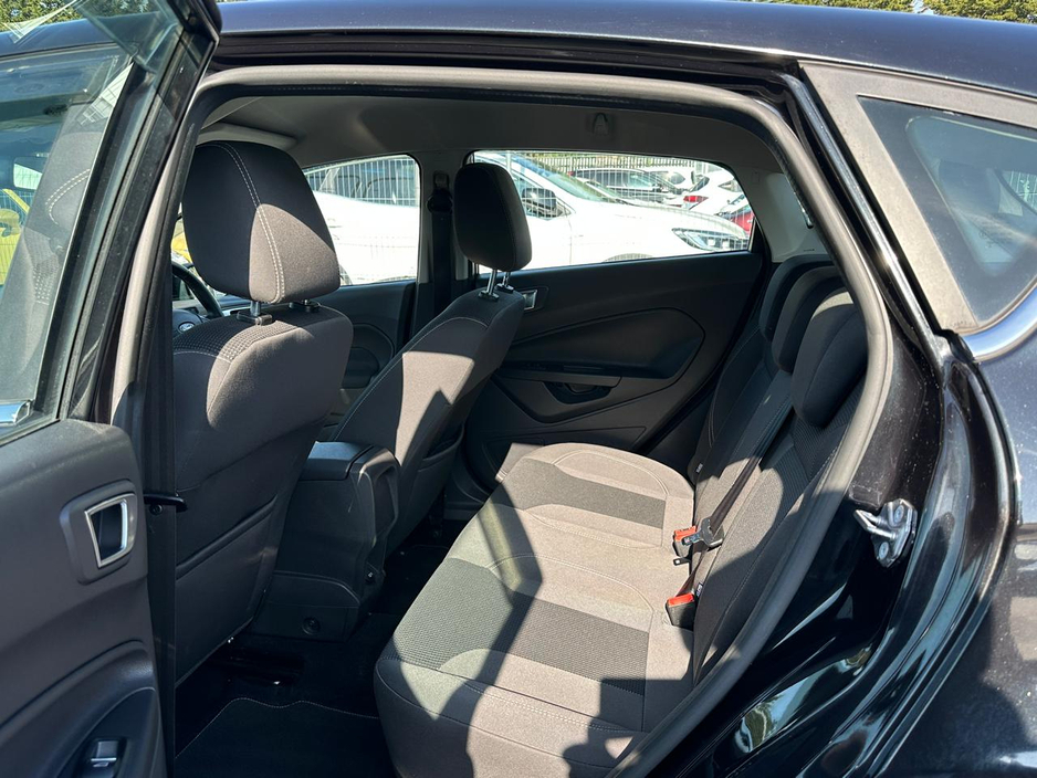 2016 Ford Fiesta - image 15