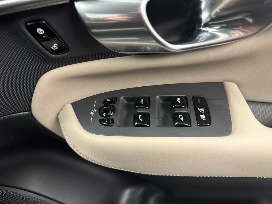 2026 Volvo XC90 - image 25