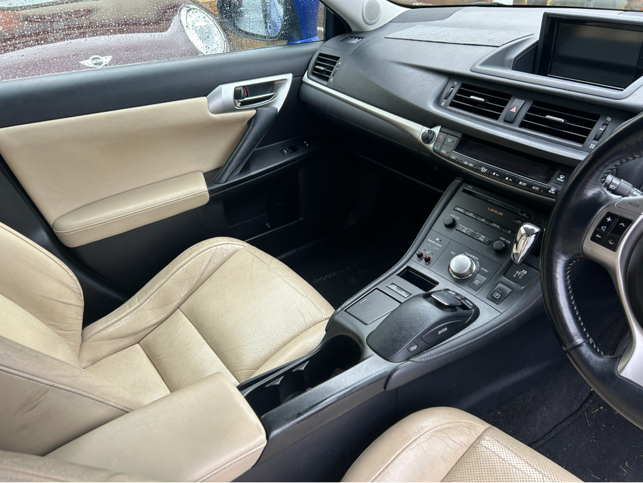 2011 Lexus CT 200 h CT 200H AUTOMATIC///LOVELY BEIGE LEATHER WITH HEATED SEATS///SAT NAV///REVERSE CAMERA///NCT AND LOW TAX JUST 190 EUROS////LOVELY CAR FOR THE MONEY €6,999